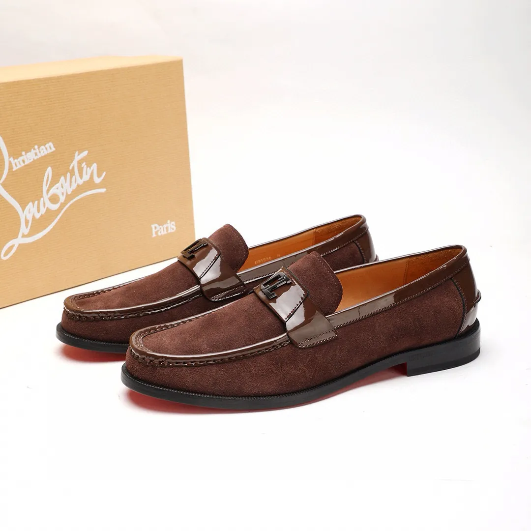 Batch 1,080 yuan 💰••New real shots••CL～High-end men’s 👔casual•loafers with red soles! ••🆑Genuine and top-quality goods from original orders ••✅💯 Purchase goods from top-quality original orders! Original imported patterned cowhide ➕Imported cowhide lining ➕Cowhide feet ➕Original leather outsole~🉑️Feel free to compare the authentic ones! Size: 38-44 (45.46.47 can be customized)
